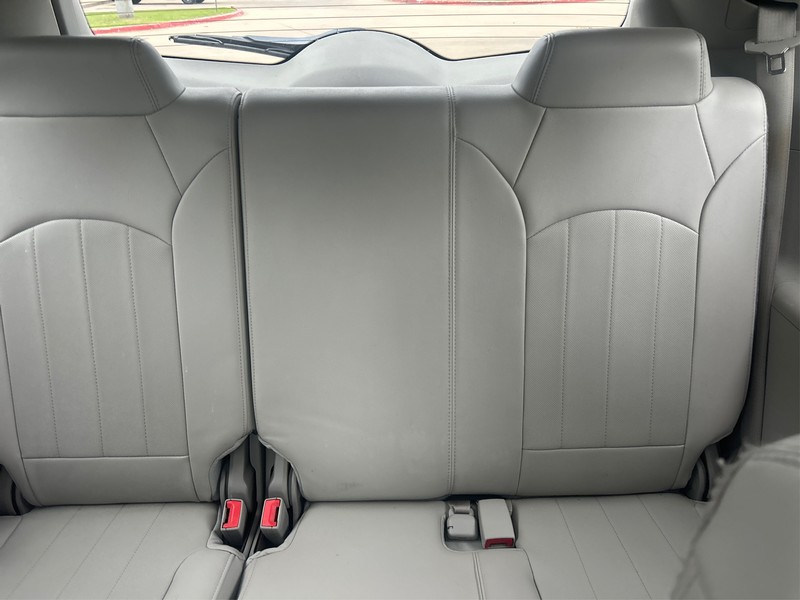 Buick Enclave Vehicle Full-screen Gallery Image 18