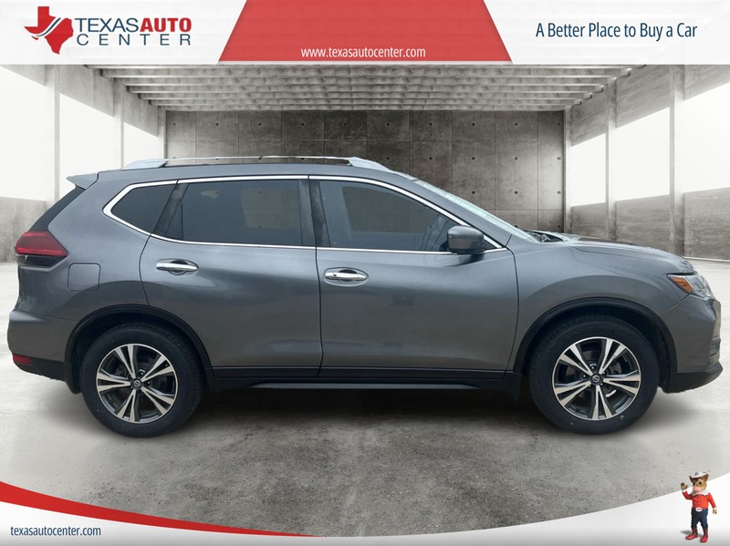 Nissan Rogue Vehicle Full-screen Gallery Image 04