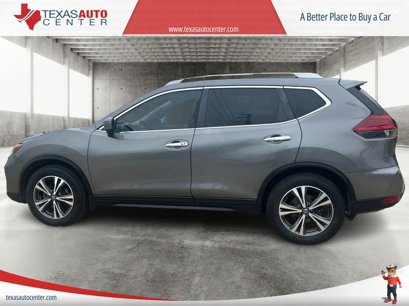 Nissan Rogue Vehicle Full-screen Gallery Image 05