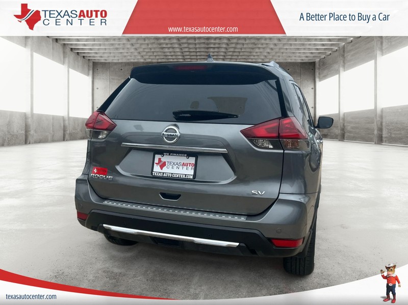 Nissan Rogue Vehicle Full-screen Gallery Image 06