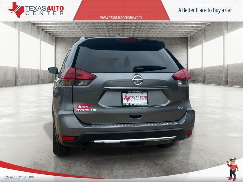 Nissan Rogue Vehicle Full-screen Gallery Image 08