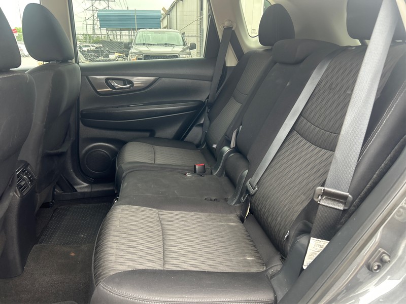 Nissan Rogue Vehicle Full-screen Gallery Image 10