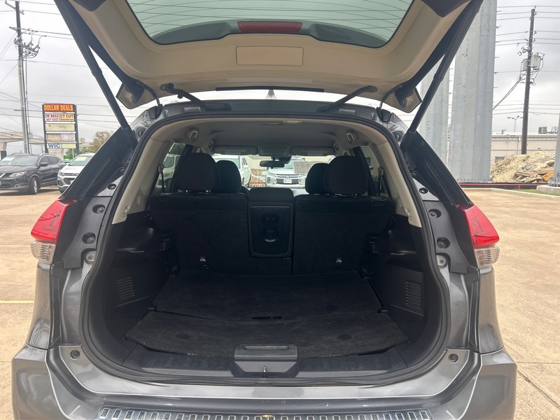 Nissan Rogue Vehicle Full-screen Gallery Image 11