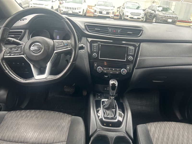 Nissan Rogue Vehicle Full-screen Gallery Image 12