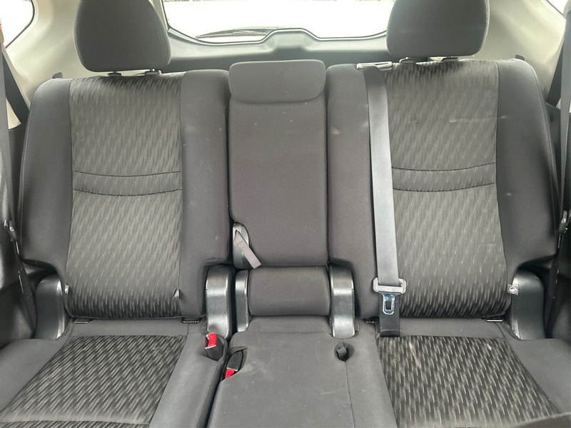 Nissan Rogue Vehicle Full-screen Gallery Image 13