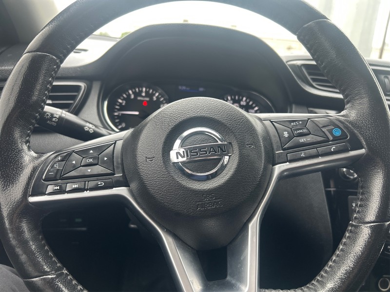 Nissan Rogue Vehicle Full-screen Gallery Image 14