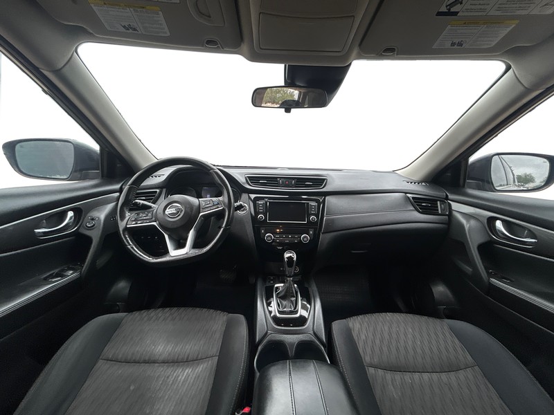 Nissan Rogue Vehicle Full-screen Gallery Image 15