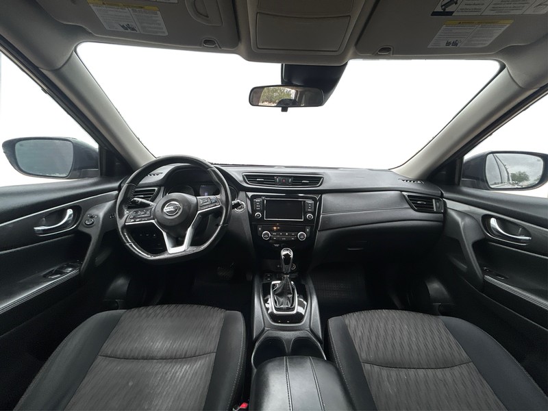 Nissan Rogue Vehicle Full-screen Gallery Image 16
