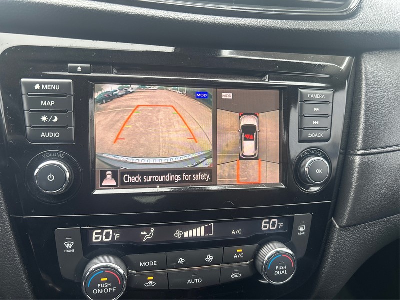 Nissan Rogue Vehicle Full-screen Gallery Image 17