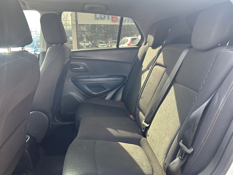 Chevrolet Trax Vehicle Full-screen Gallery Image 09