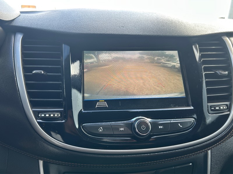 Chevrolet Trax Vehicle Full-screen Gallery Image 16