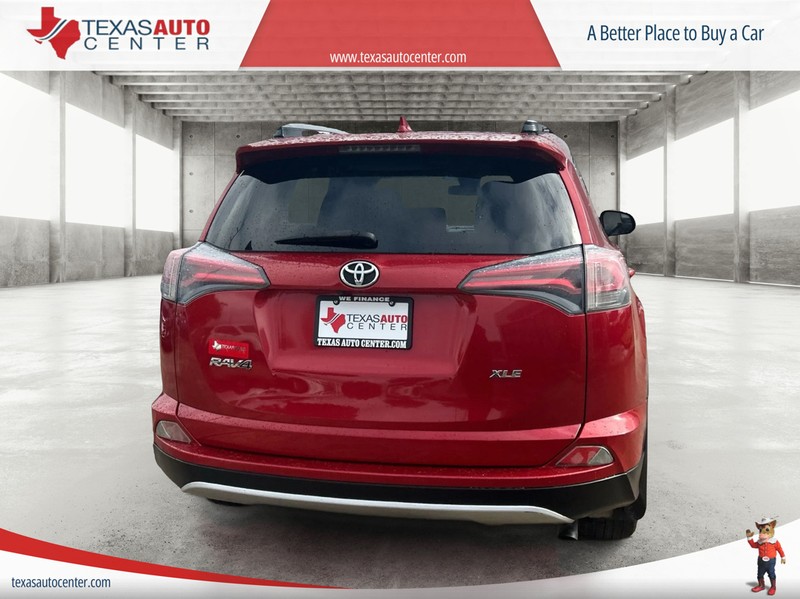 Toyota RAV4 Vehicle Full-screen Gallery Image 06