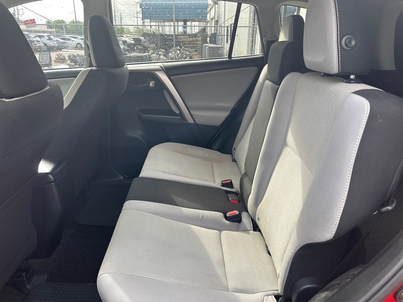 Toyota RAV4 Vehicle Full-screen Gallery Image 10