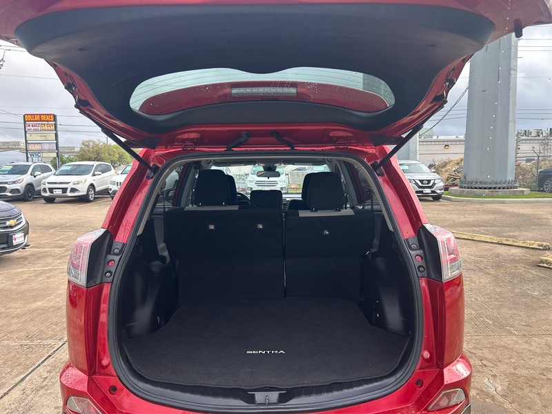 Toyota RAV4 Vehicle Full-screen Gallery Image 11