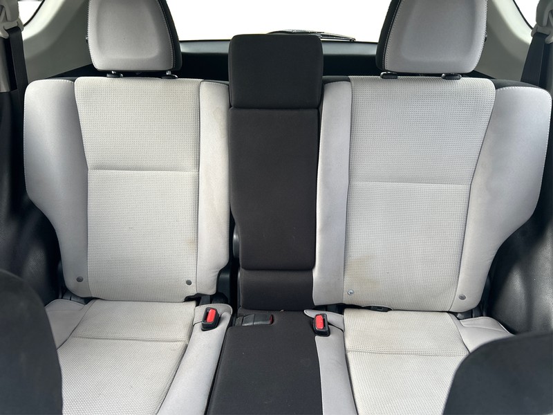 Toyota RAV4 Vehicle Full-screen Gallery Image 13