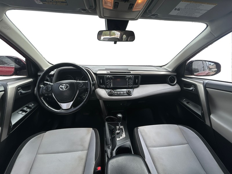 Toyota RAV4 Vehicle Full-screen Gallery Image 15