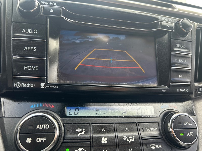 Toyota RAV4 Vehicle Full-screen Gallery Image 17