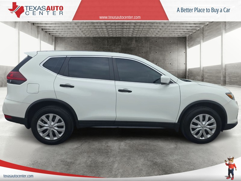 Nissan Rogue Vehicle Full-screen Gallery Image 04