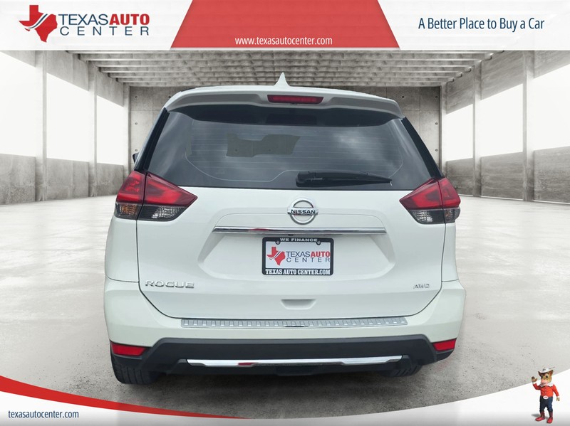 Nissan Rogue Vehicle Full-screen Gallery Image 06