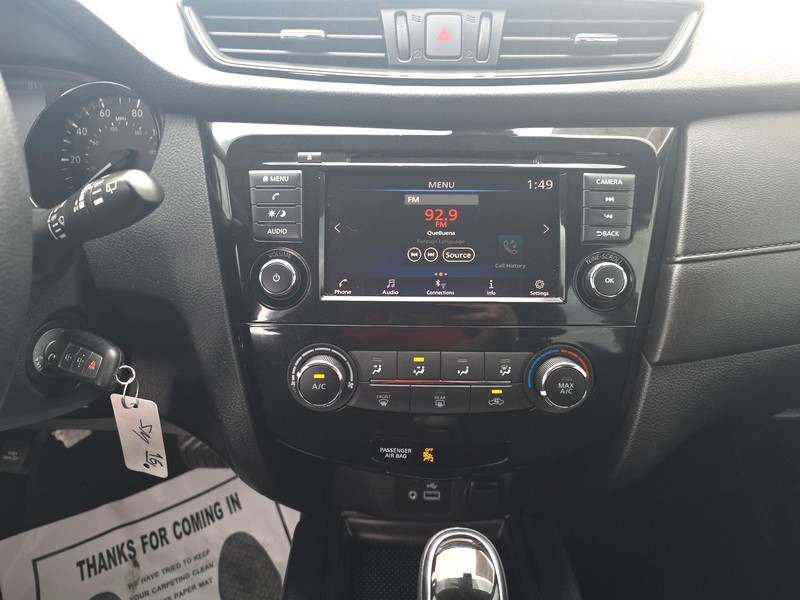 Nissan Rogue Vehicle Full-screen Gallery Image 12