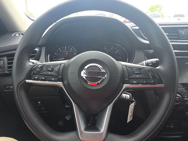 Nissan Rogue Vehicle Full-screen Gallery Image 14