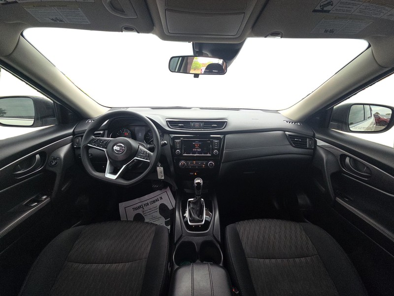 Nissan Rogue Vehicle Full-screen Gallery Image 15