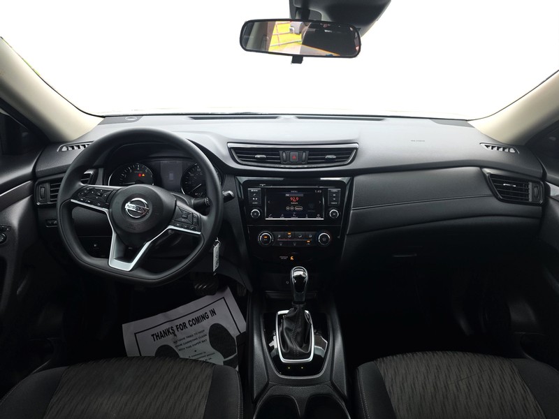 Nissan Rogue Vehicle Full-screen Gallery Image 16