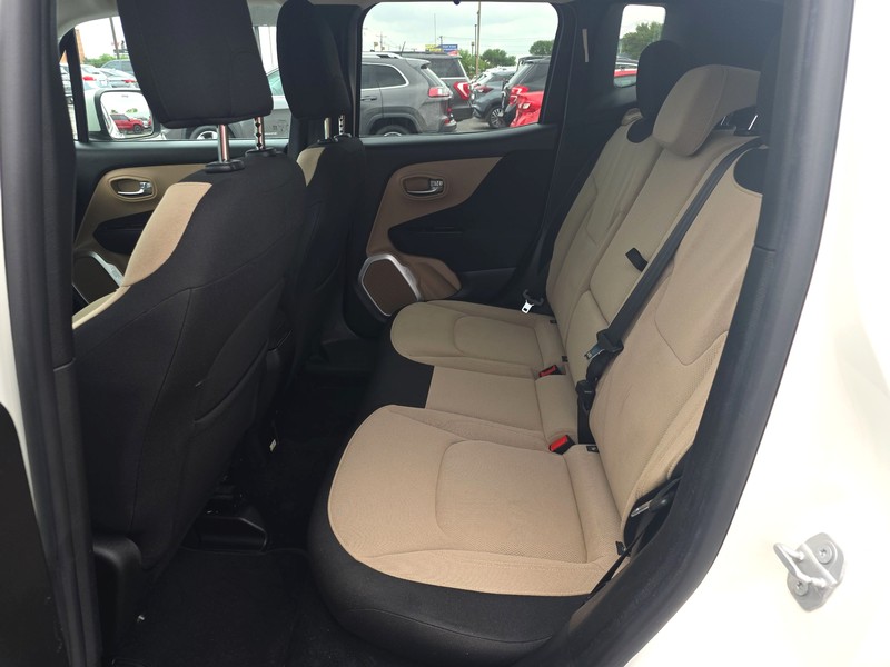 Jeep Renegade Vehicle Full-screen Gallery Image 10