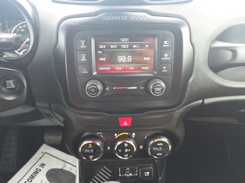 Jeep Renegade Vehicle Full-screen Gallery Image 12