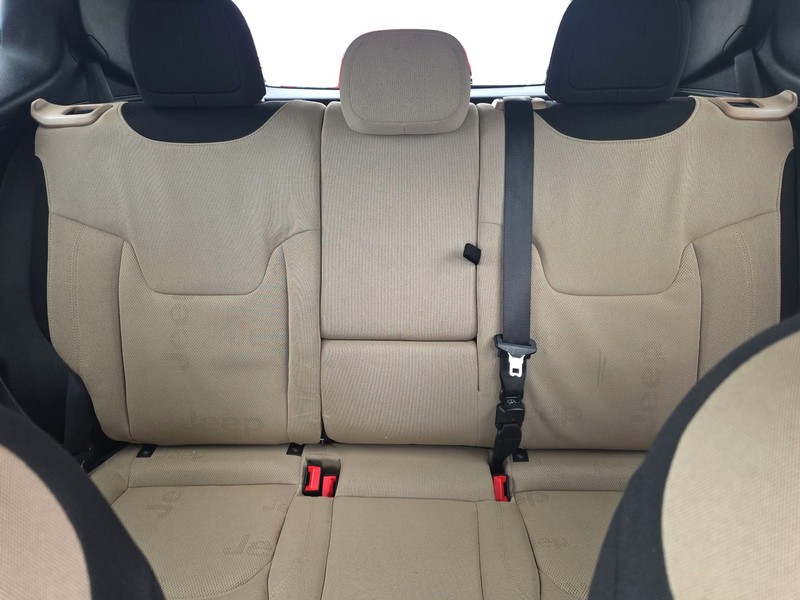 Jeep Renegade Vehicle Full-screen Gallery Image 13