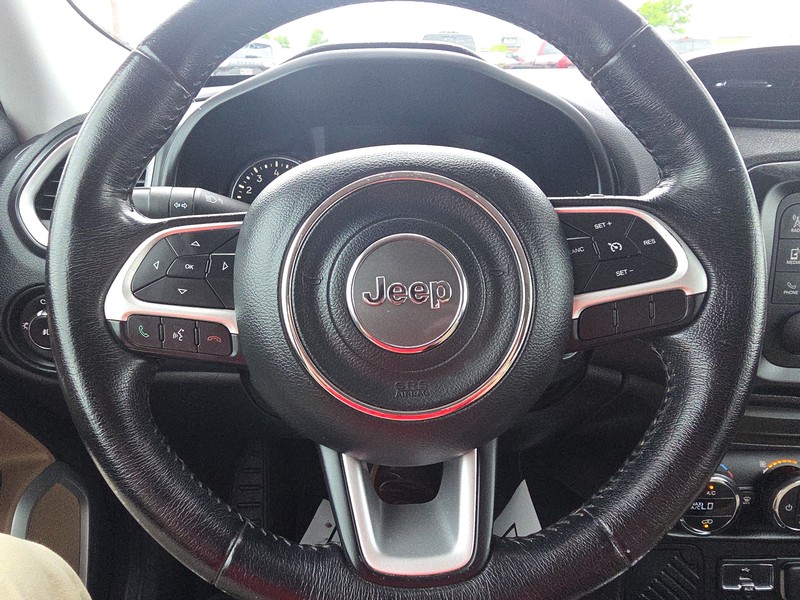 Jeep Renegade Vehicle Full-screen Gallery Image 14