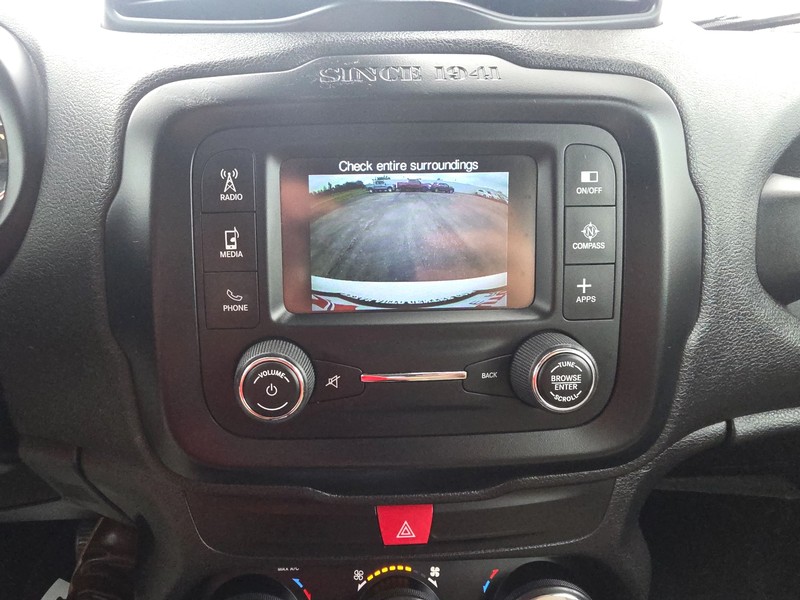 Jeep Renegade Vehicle Full-screen Gallery Image 17