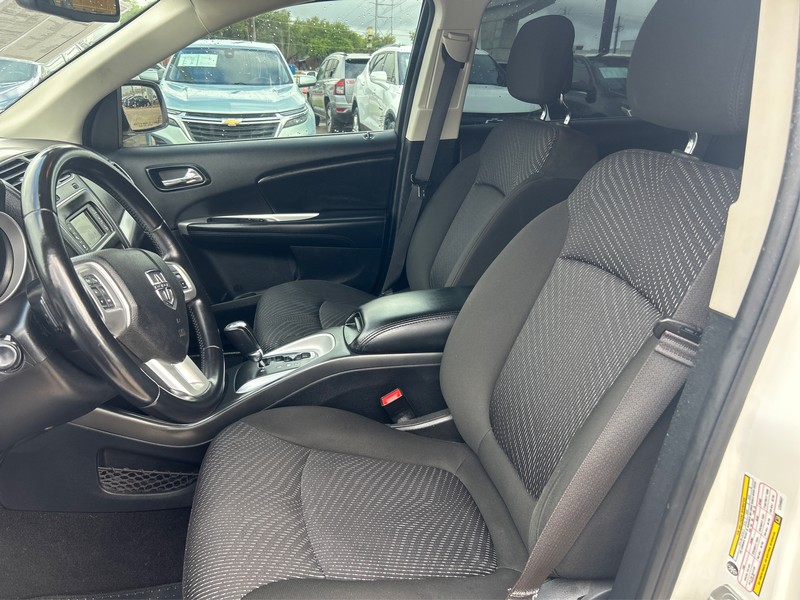 Dodge Journey Vehicle Full-screen Gallery Image 09