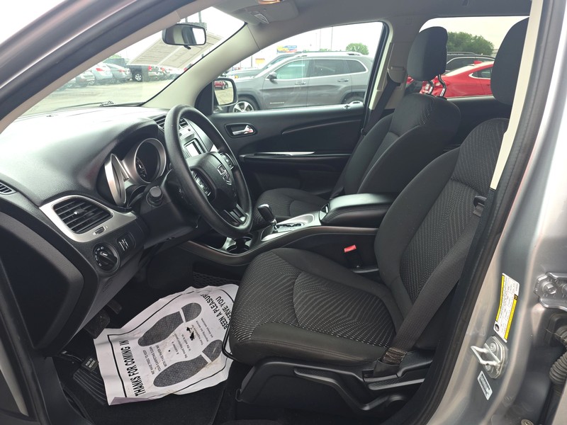 Dodge Journey Vehicle Full-screen Gallery Image 09