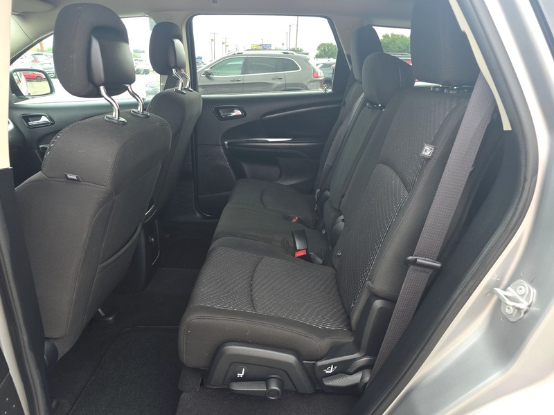 Dodge Journey Vehicle Full-screen Gallery Image 10