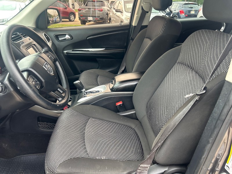 Dodge Journey Vehicle Full-screen Gallery Image 09