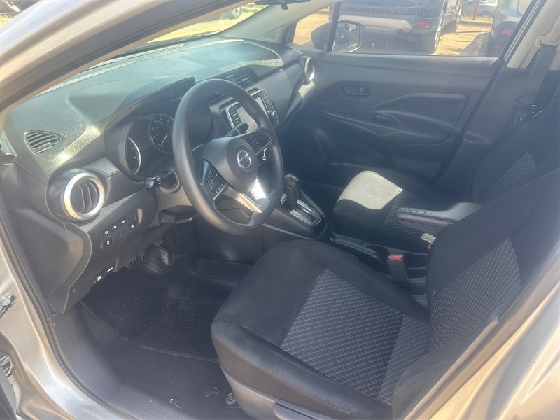 Nissan Versa Vehicle Full-screen Gallery Image 8