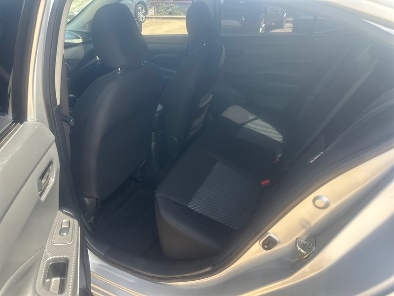 Nissan Versa Vehicle Full-screen Gallery Image 9