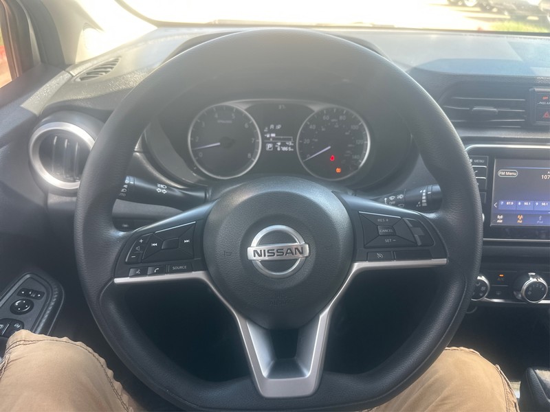 Nissan Versa Vehicle Full-screen Gallery Image 13