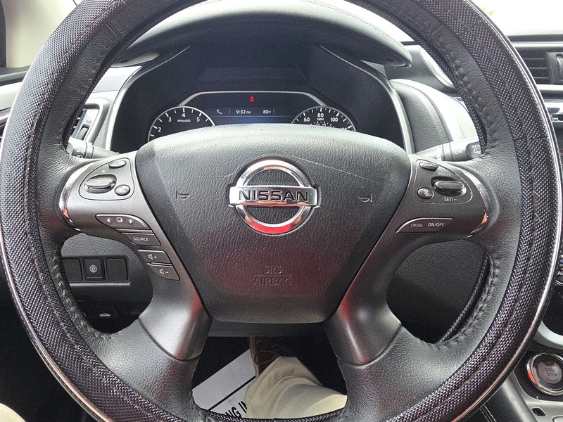 Nissan Murano Vehicle Full-screen Gallery Image 14