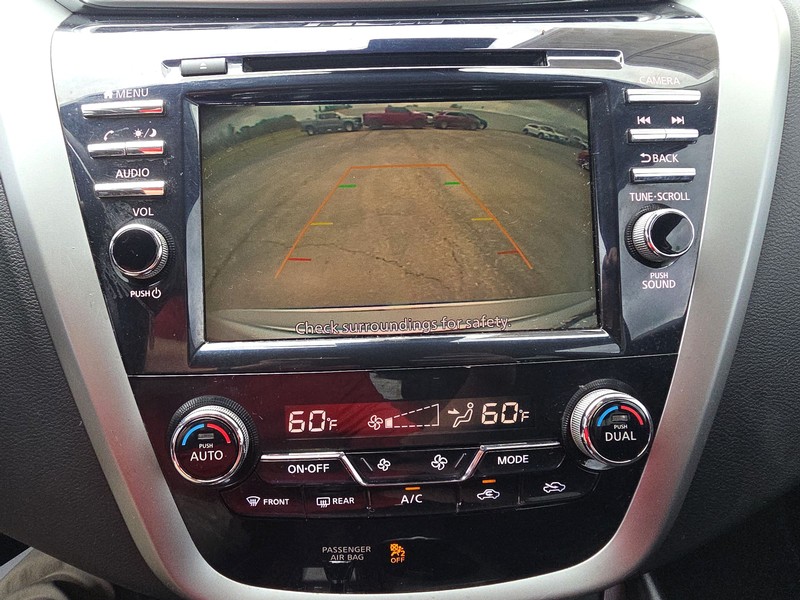 Nissan Murano Vehicle Full-screen Gallery Image 17