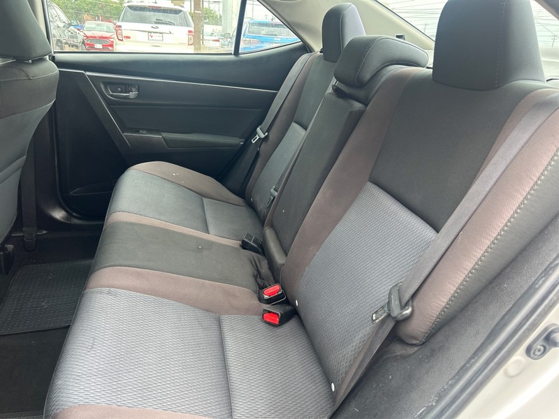 Toyota Corolla Vehicle Full-screen Gallery Image 09