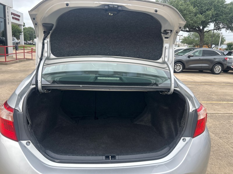 Toyota Corolla Vehicle Full-screen Gallery Image 10