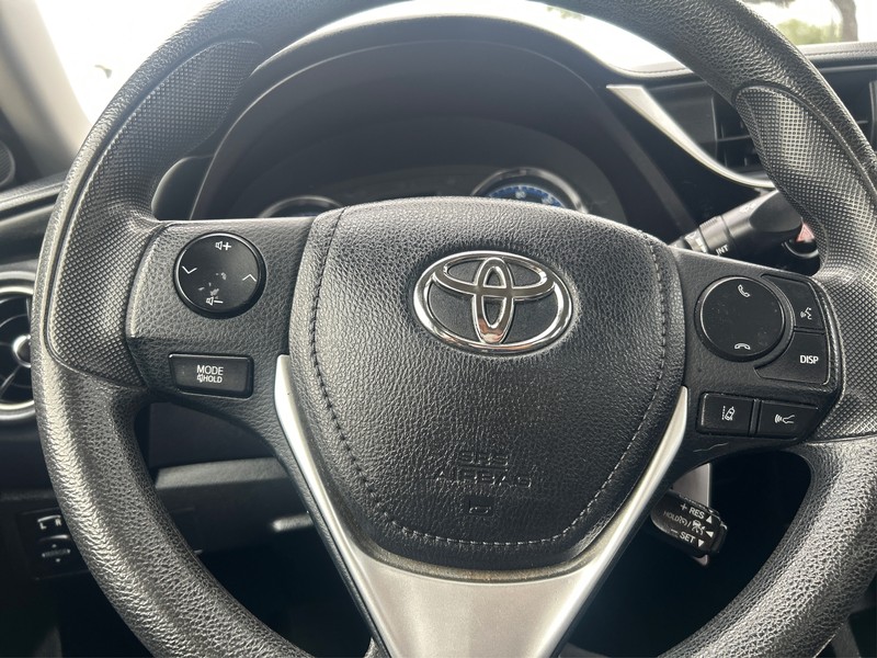 Toyota Corolla Vehicle Full-screen Gallery Image 13