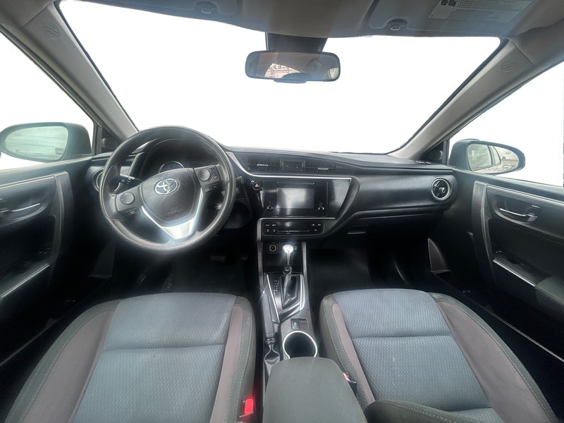Toyota Corolla Vehicle Full-screen Gallery Image 14