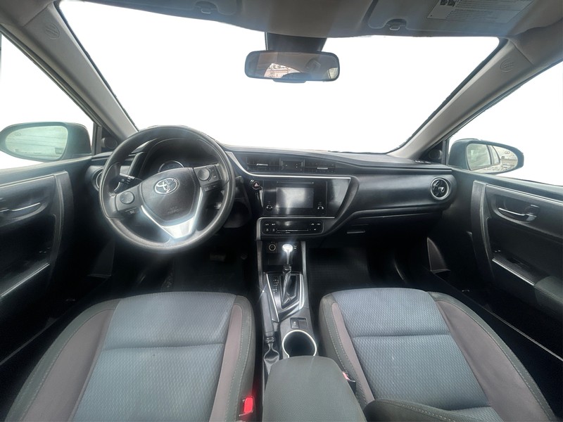 Toyota Corolla Vehicle Full-screen Gallery Image 15