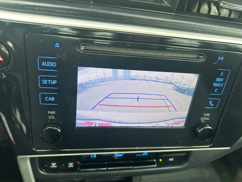 Toyota Corolla Vehicle Full-screen Gallery Image 16