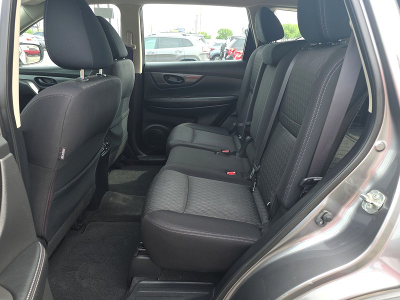 Nissan Rogue Vehicle Full-screen Gallery Image 10