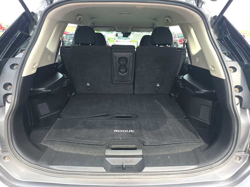 Nissan Rogue Vehicle Full-screen Gallery Image 11
