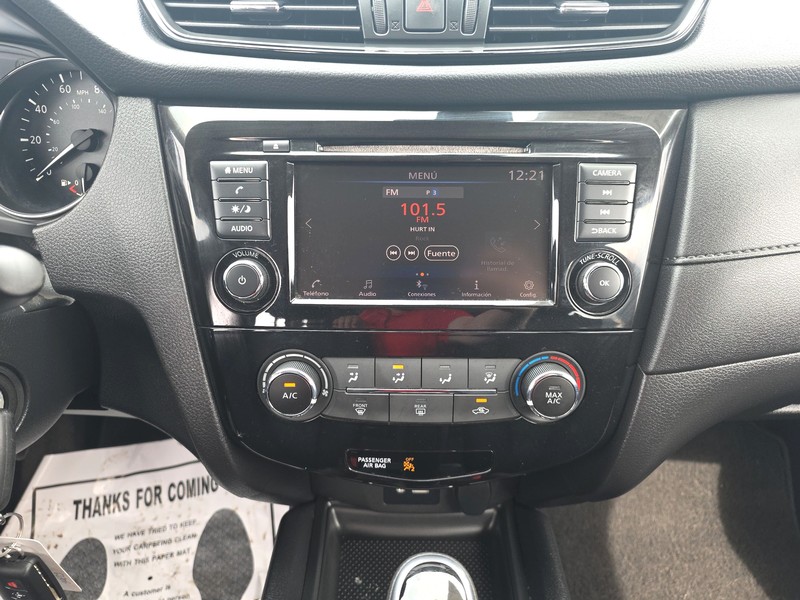 Nissan Rogue Vehicle Full-screen Gallery Image 12